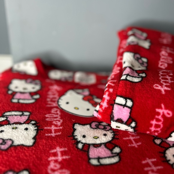 Hello Kitty NWT Red Fleece Pajama Set - Picture 4 of 4